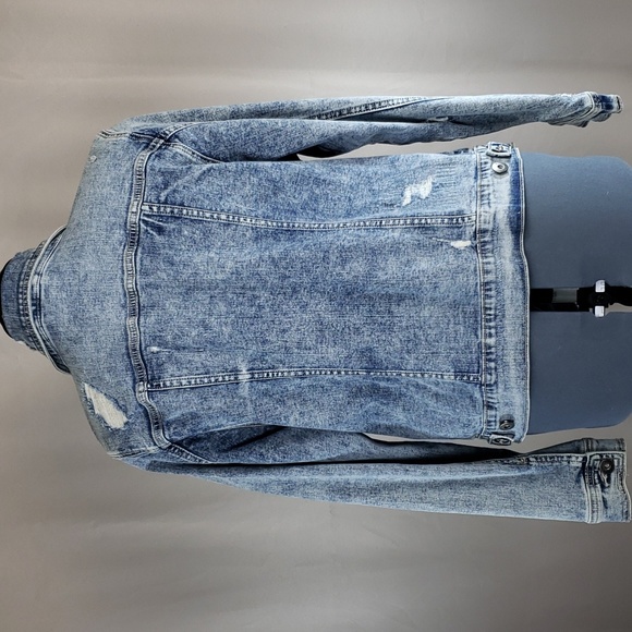 EUC Torrid Light Wash Stretch Denim Jacket  2X - Picture 4 of 8